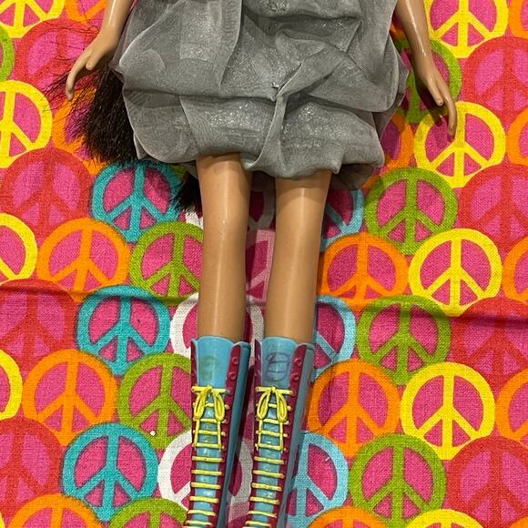 Moxie Girlz Sophina Stamp "N" Style 11" Doll Dressed as Shown - Picture 6 of 8